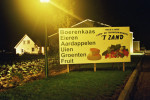 Langeweg 6, Den Bommel, land- en tuinbouwwinkel 't Zand, fam. A. Lokker. 